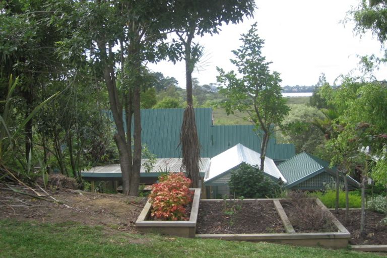 Photo of property in 14 St Peters Street, Northcote, Auckland, 0627