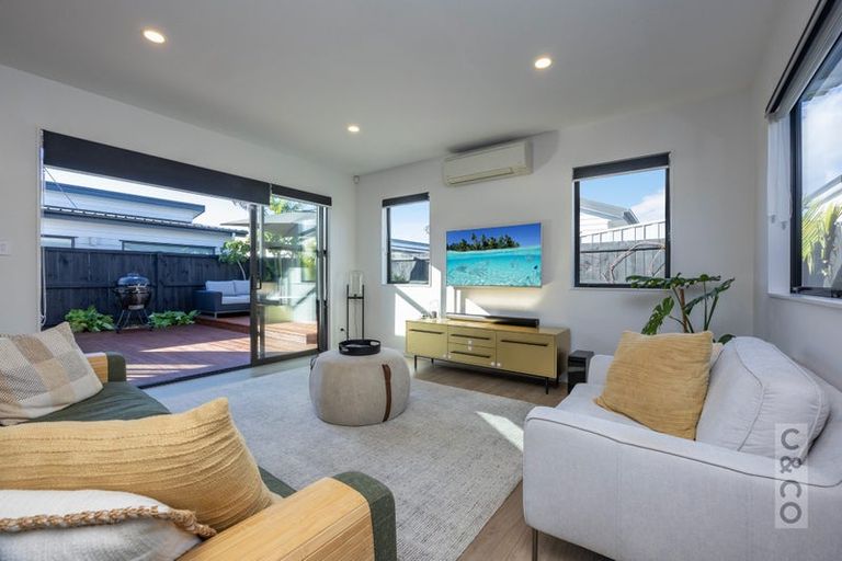 Photo of property in 29 Lumbarda Drive, Kumeu, 0810