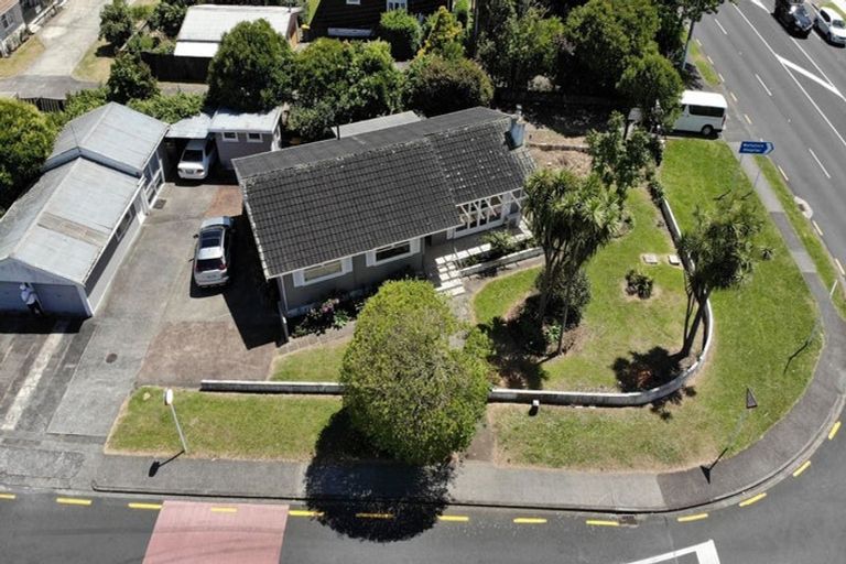 Photo of property in 34 Lincoln Road, Henderson, Auckland, 0610