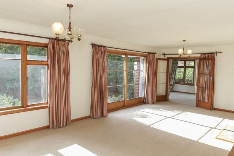 Photo of property in 32 Bryndwr Road, Fendalton, Christchurch, 8052