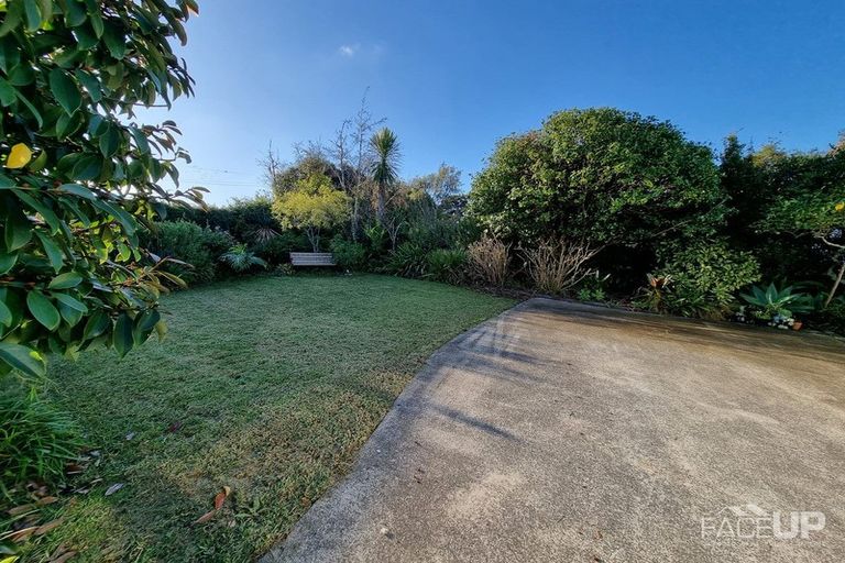 Photo of property in 72 Don Buck Road, Massey, Auckland, 0614
