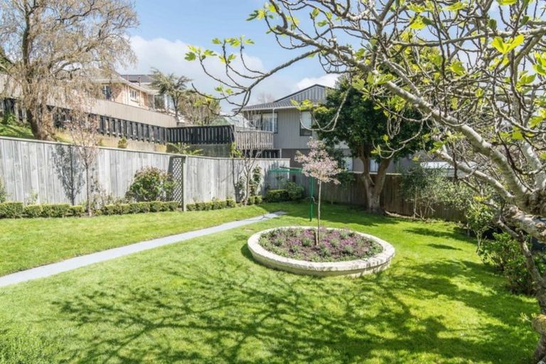 Photo of property in 10 Cavendish Square, Strathmore Park, Wellington, 6022