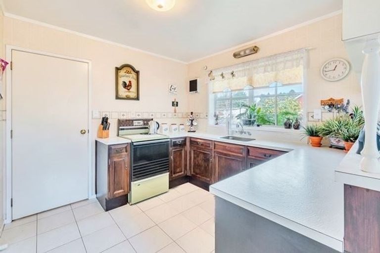 Photo of property in 15 Donzella Place, Conifer Grove, Takanini, 2112