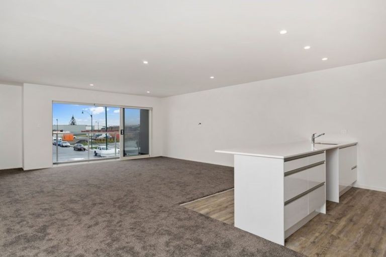 Photo of property in 80c Market Place, Papamoa Beach, Papamoa, 3118