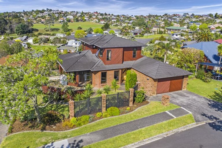 Photo of property in 14 Rifleman Rise, Unsworth Heights, Auckland, 0632