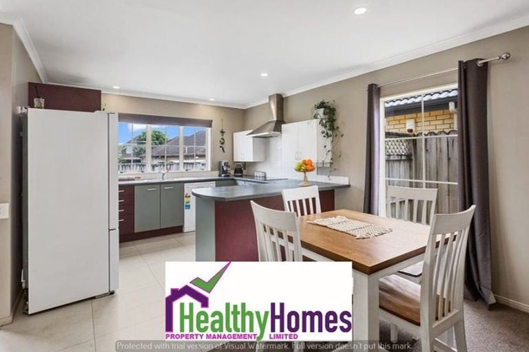 Photo of property in 10 Peachstone Lane, Henderson, Auckland, 0612