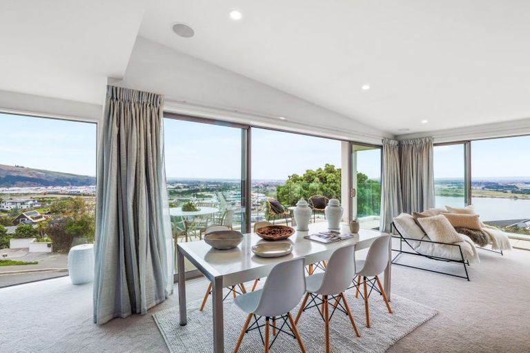 Photo of property in 320 Cannon Hill Crescent, Mount Pleasant, Christchurch, 8081