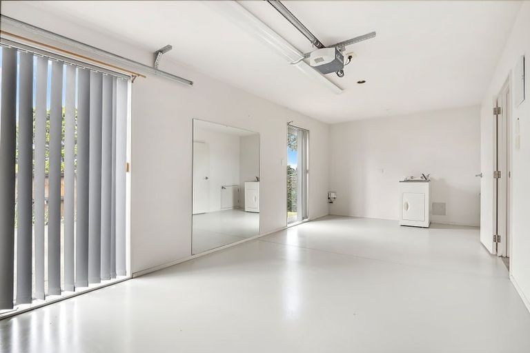 Photo of property in 1/18 Forrest Hill Road, Forrest Hill, Auckland, 0620