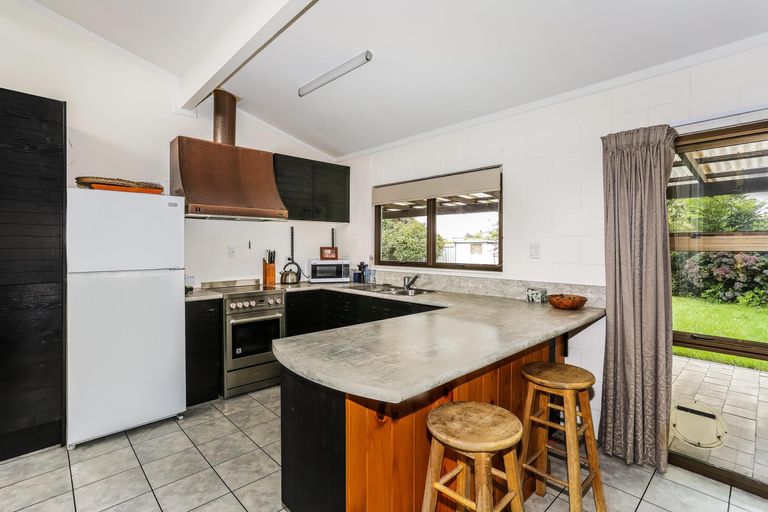 Photo of property in 120 Racecourse Road, Waiuku, 2123