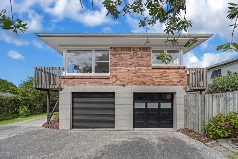 Photo of property in 4/38 Old Lake Road, Narrow Neck, Auckland, 0624