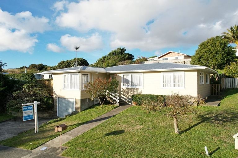 Photo of property in 3 Cleat Street, Whitby, Porirua, 5024