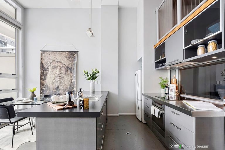 Photo of property in Stadium Garden Flats, 104/107 Thorndon Quay, Pipitea, Wellington, 6011