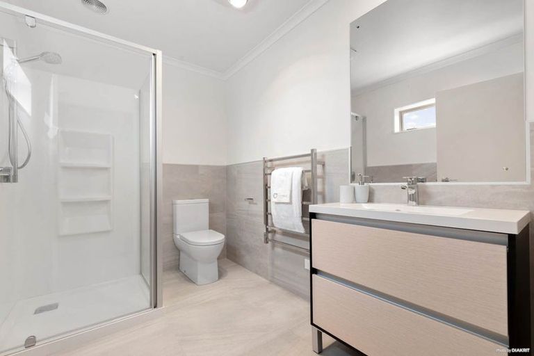 Photo of property in 1 Ambar Ridge Avenue, Massey, Auckland, 0614