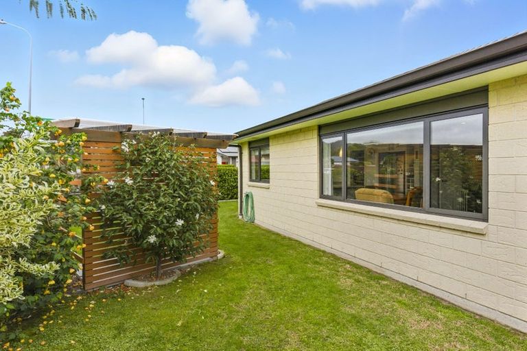 Photo of property in 2 Pohatu Lane, Otaki, 5512