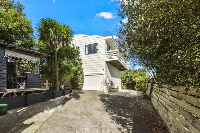 Photo of property in 1297b Whangaparaoa Road, Army Bay, Whangaparaoa, 0930