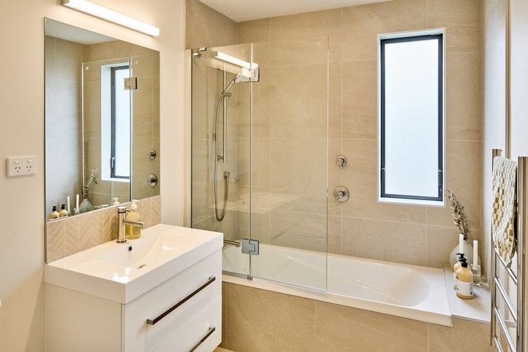 Photo of property in 33 Holystone Road, Whitby, Porirua, 5024