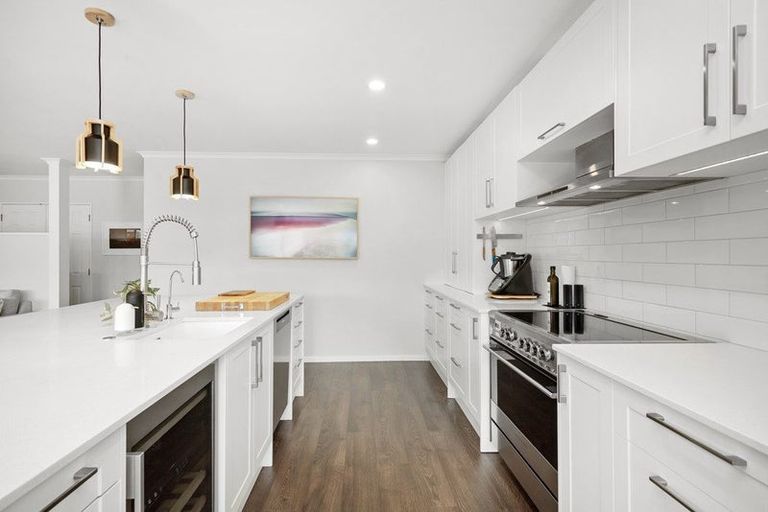 Photo of property in 125 Woodman Drive, Tawa, Wellington, 5028