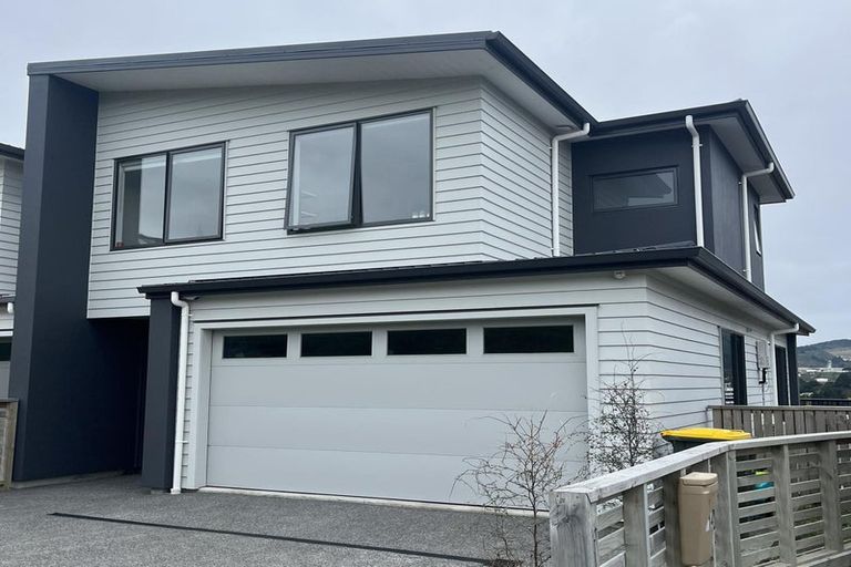 Photo of property in 16 Omaka Place, Aotea, Porirua, 5024