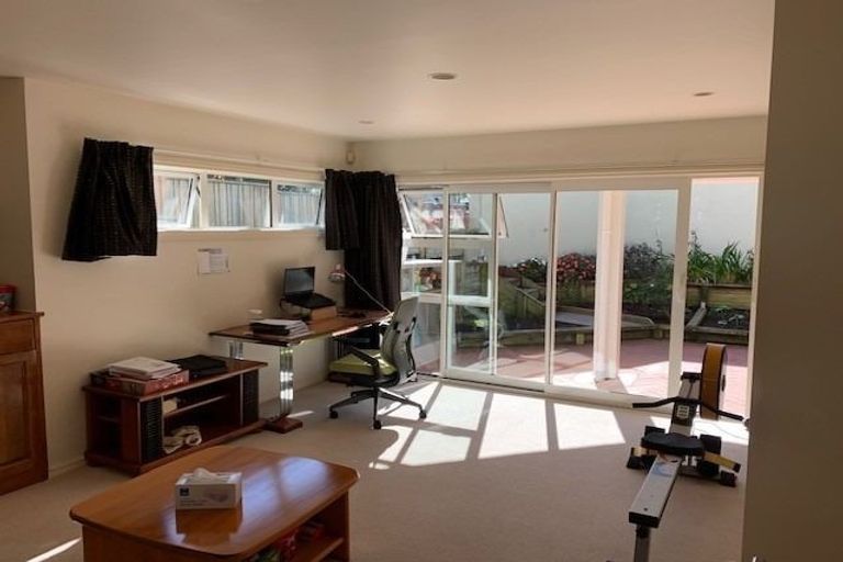 Photo of property in 2/24 Rangitoto Terrace, Milford, Auckland, 0620