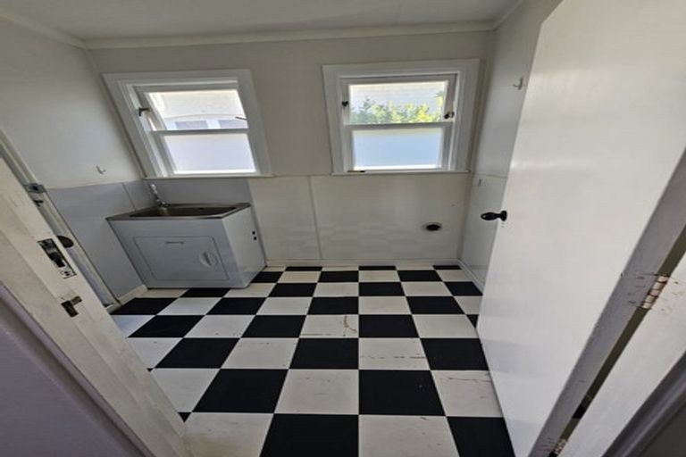 Photo of property in 2a Rewa Street, New Lynn, Auckland, 0600