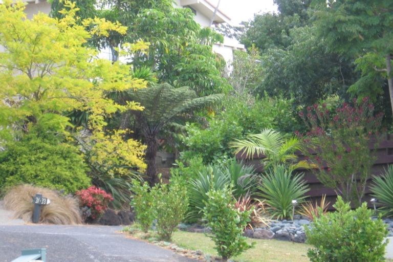 Photo of property in 33 Macnay Way, Murrays Bay, Auckland, 0630