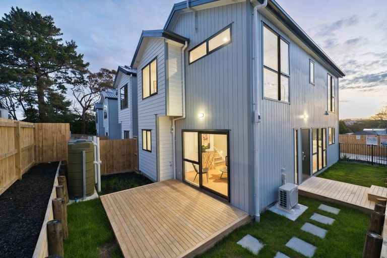 Photo of property in 23a West Harbour Drive, West Harbour, Auckland, 0618
