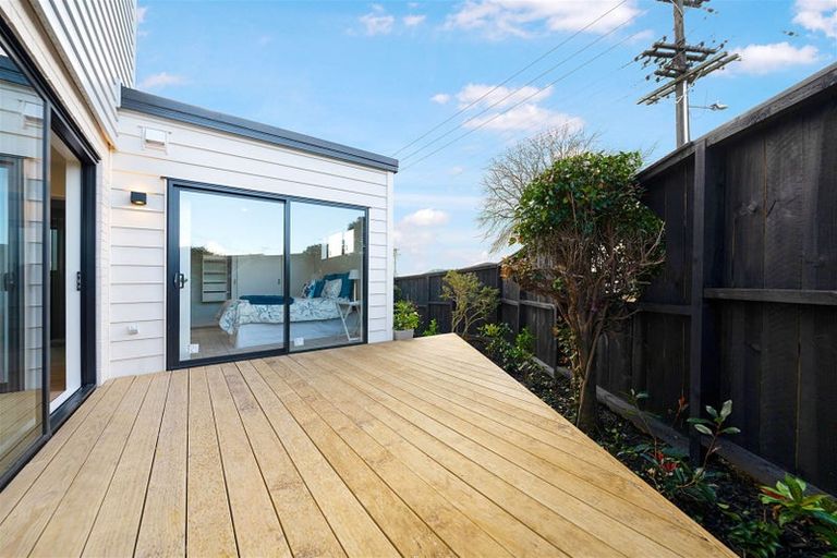 Photo of property in 40d Nikau Street, New Lynn, Auckland, 0600