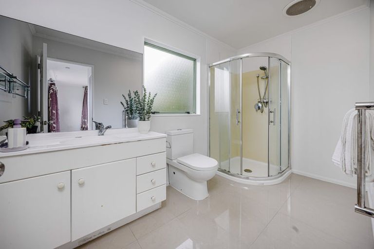 Photo of property in 16 Cumbrian Place, Conifer Grove, Takanini, 2112