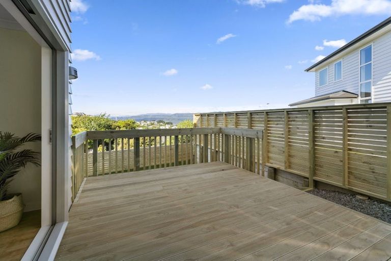 Photo of property in 4 Poto Road, Normandale, Lower Hutt, 5010