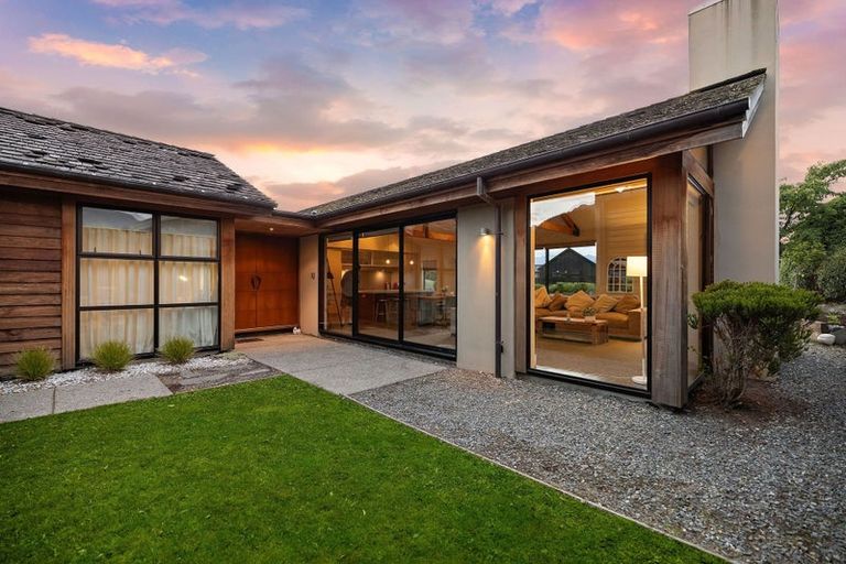 Photo of property in 5 Glengarry Court, Jacks Point, Queenstown, 9371