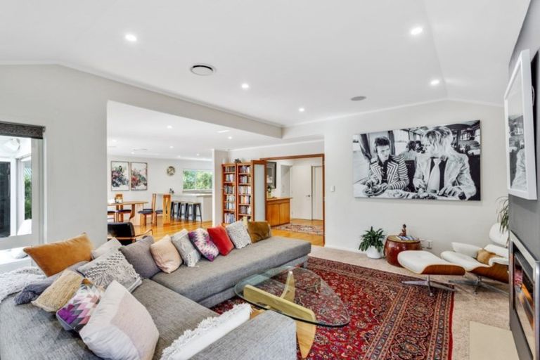 Photo of property in 9 Sandown Road, Rothesay Bay, Auckland, 0630