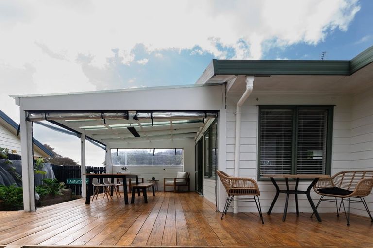 Photo of property in 13 Lanier Place, Glendene, Auckland, 0602