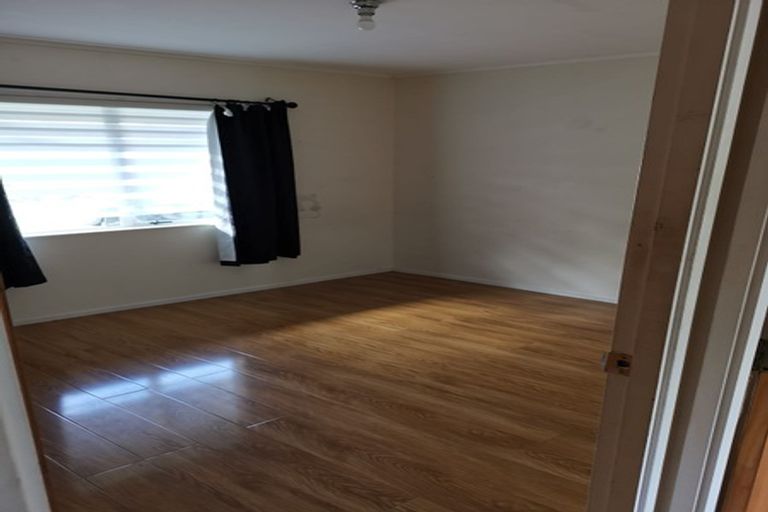 Photo of property in 10 Rook Place, Unsworth Heights, Auckland, 0632