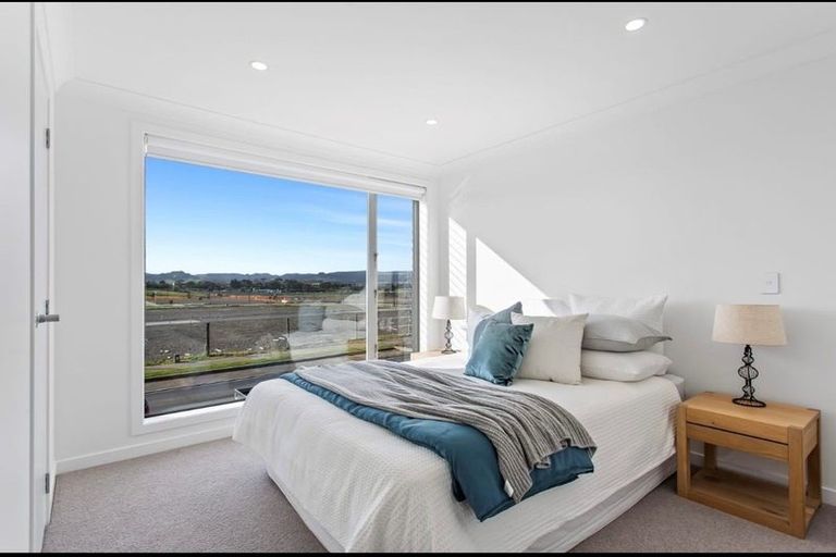 Photo of property in 5 Park Green Avenue, Rosehill, Papakura, 2113