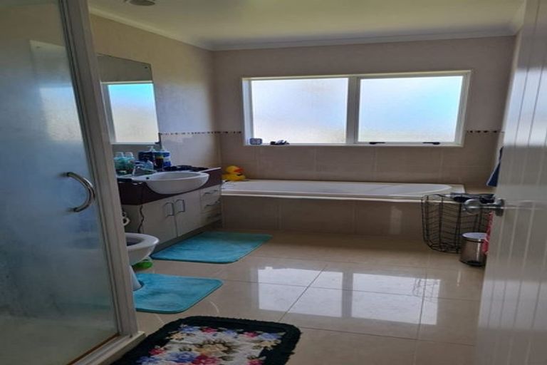 Photo of property in 51 Chateau Rise, Flat Bush, Auckland, 2016