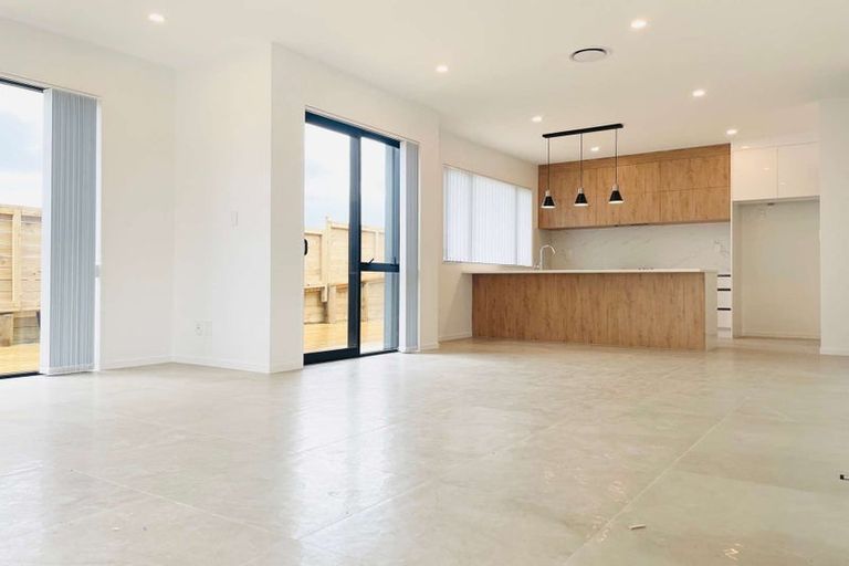 Photo of property in 40a Spencer Road, Pinehill, Auckland, 0632