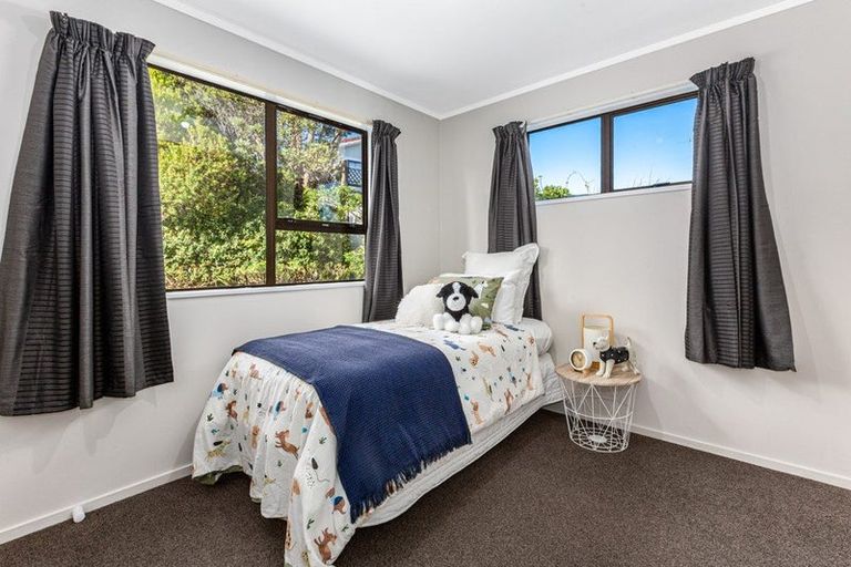 Photo of property in 11 Cleat Street, Whitby, Porirua, 5024