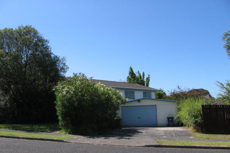 Photo of property in 13 Clensmore Place, Torbay, Auckland, 0630