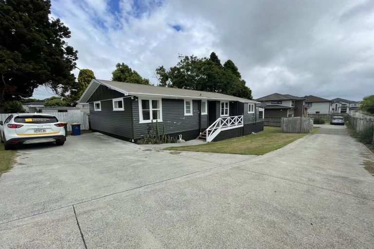 Photo of property in 38 Waipani Road, Te Atatu Peninsula, Auckland, 0610