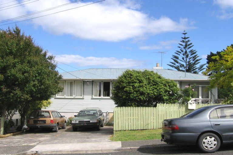 Photo of property in 1/7 Fordham Street, Beach Haven, Auckland, 0626