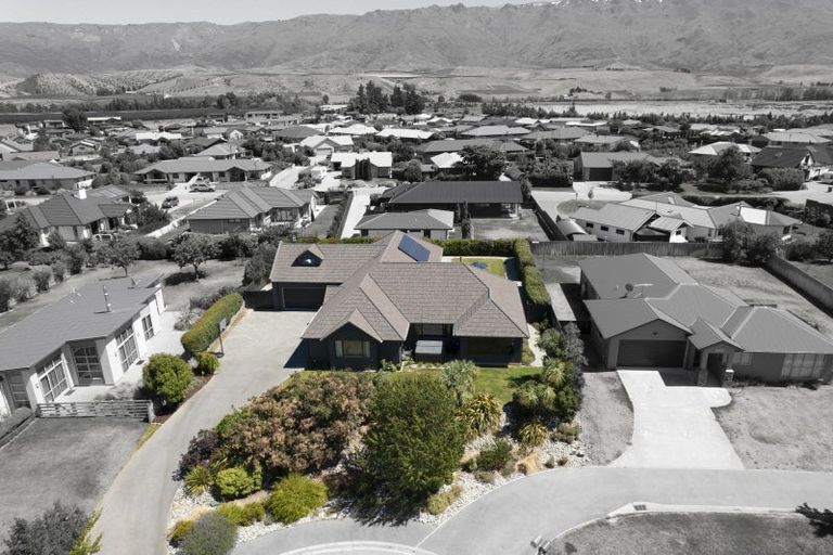 Photo of property in 21 De Bettencor Place, Mount Pisa, Cromwell, 9383