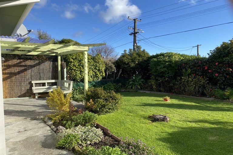 Photo of property in 15 Winara Avenue, Waikanae, 5036