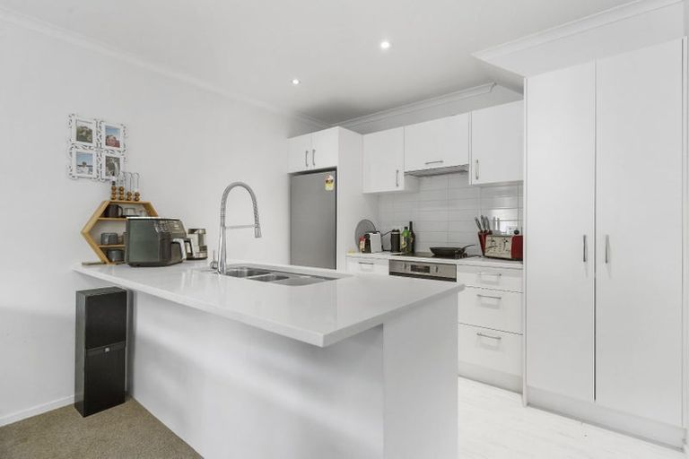 Photo of property in 8 Karauria Lane, Orewa, 0931