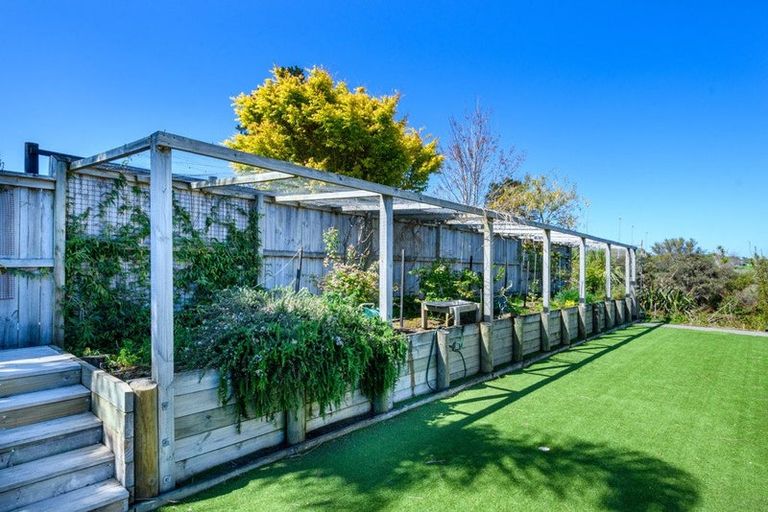 Photo of property in 21 Eric Farley Drive, Kumeu, 0810