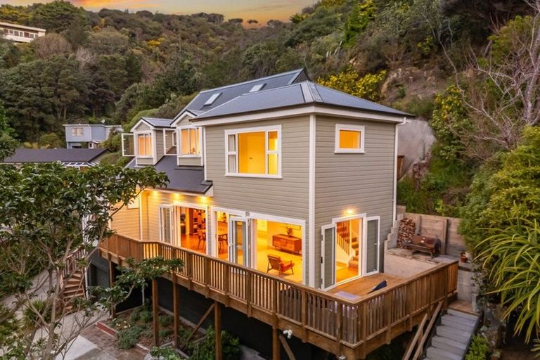 Photo of property in 84 Paremata Road, Paremata, Porirua, 5024