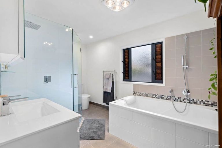 Photo of property in 76a Walmer Road, Point Chevalier, Auckland, 1022