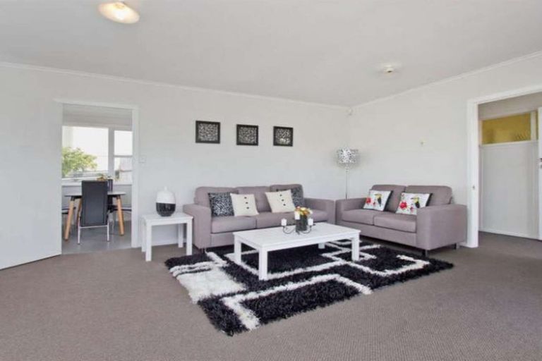 Photo of property in 12 Trojan Crescent, New Lynn, Auckland, 0600