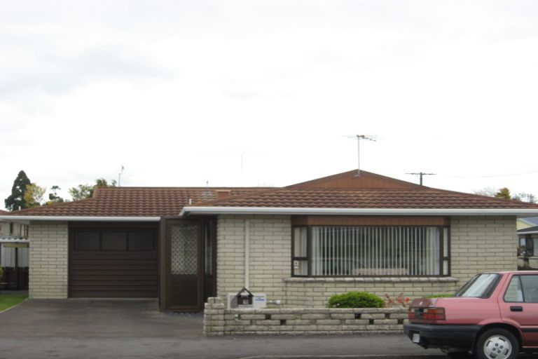 Photo of property in 5/77 Tukapa Street, Westown, New Plymouth, 4310