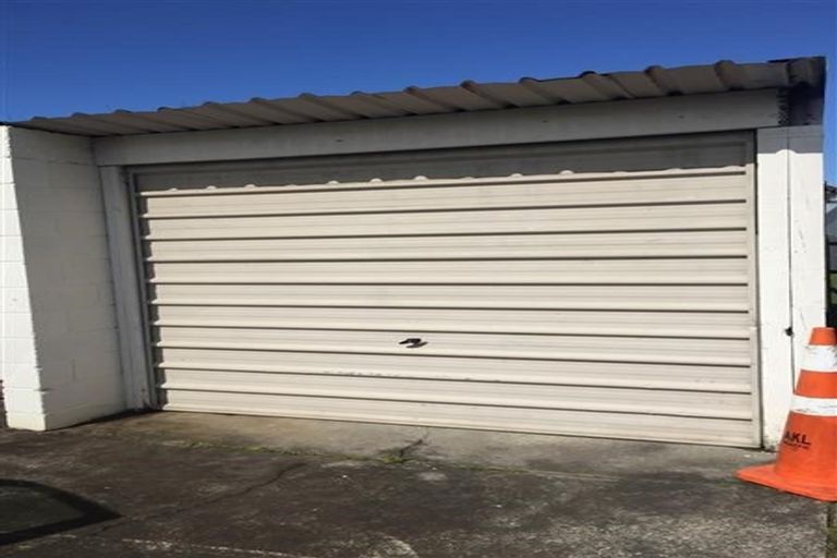 Photo of property in 2/119 Flat Bush Road, Clover Park, Auckland, 2023