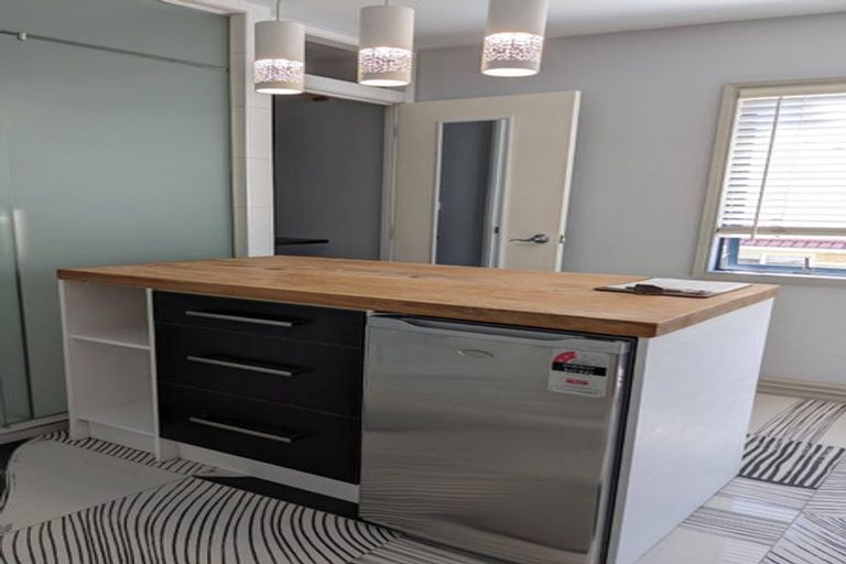 Photo of property in 19 Millstream Drive, Henderson, Auckland, 0610